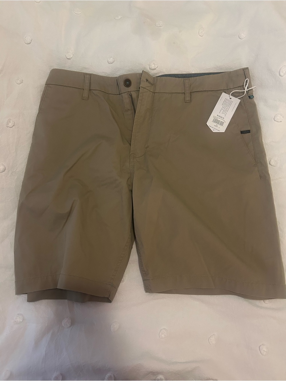 VISSLA Men's Tan Flat-Front Performance Shorts